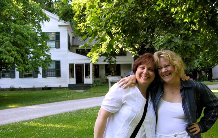 Bomber and Quat at hostel. ©Susan Shie 2007.